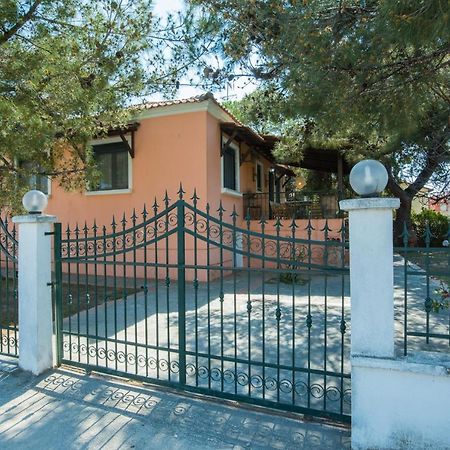Villa Pefka Nikiti  Exteriör bild